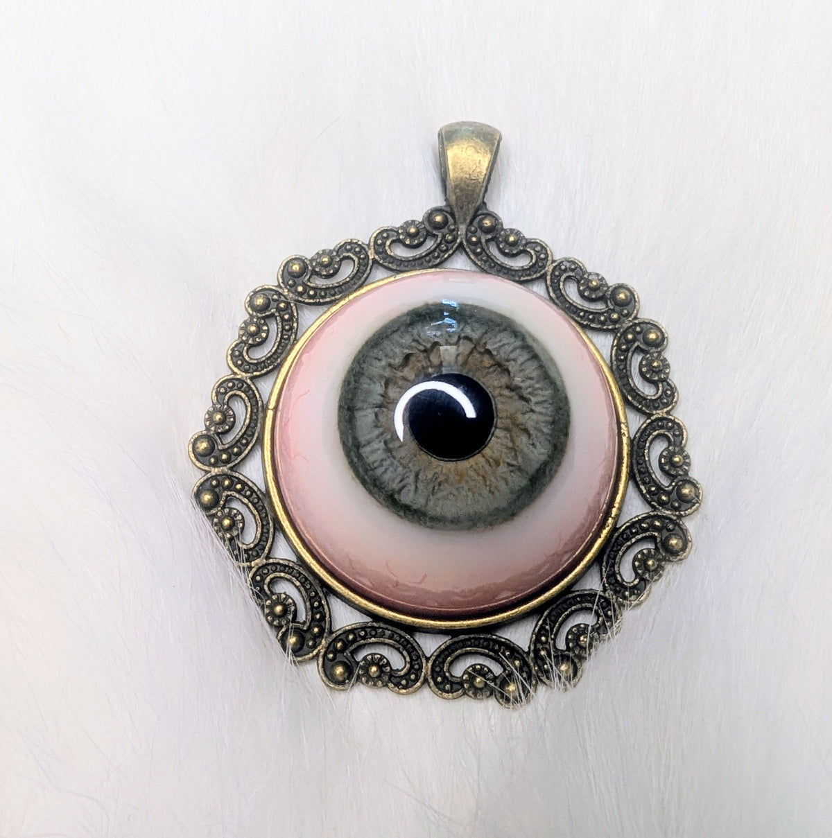 Eye pendant with obsidian pupil