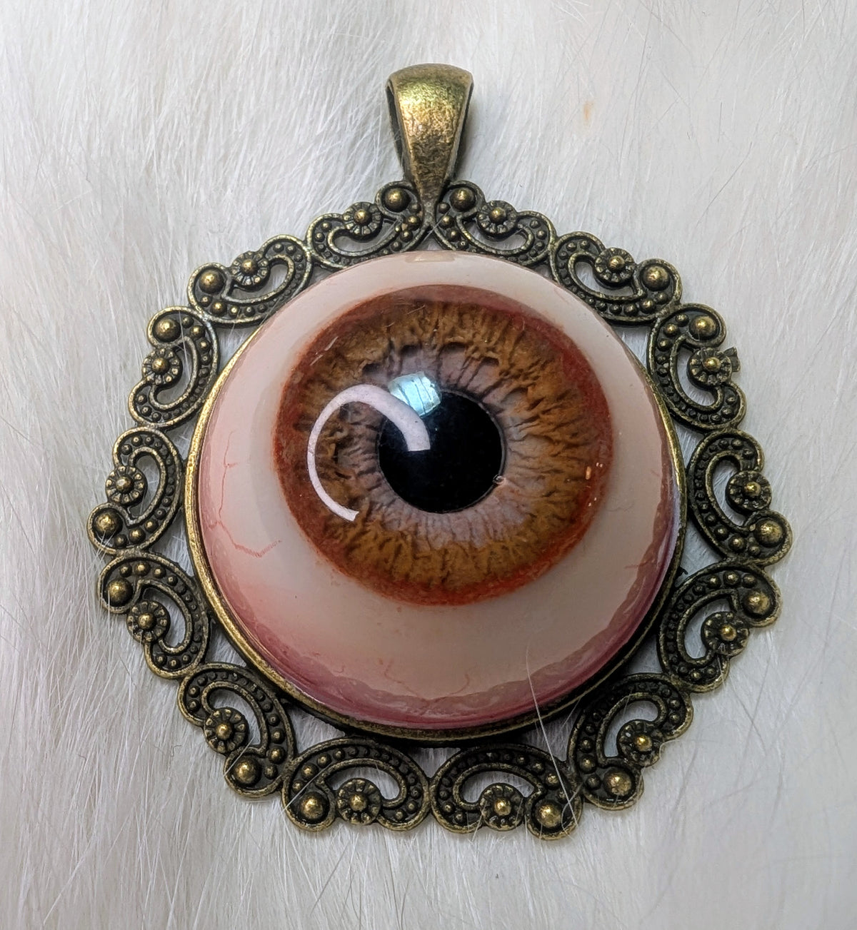 Eye pendant with obsidian pupil